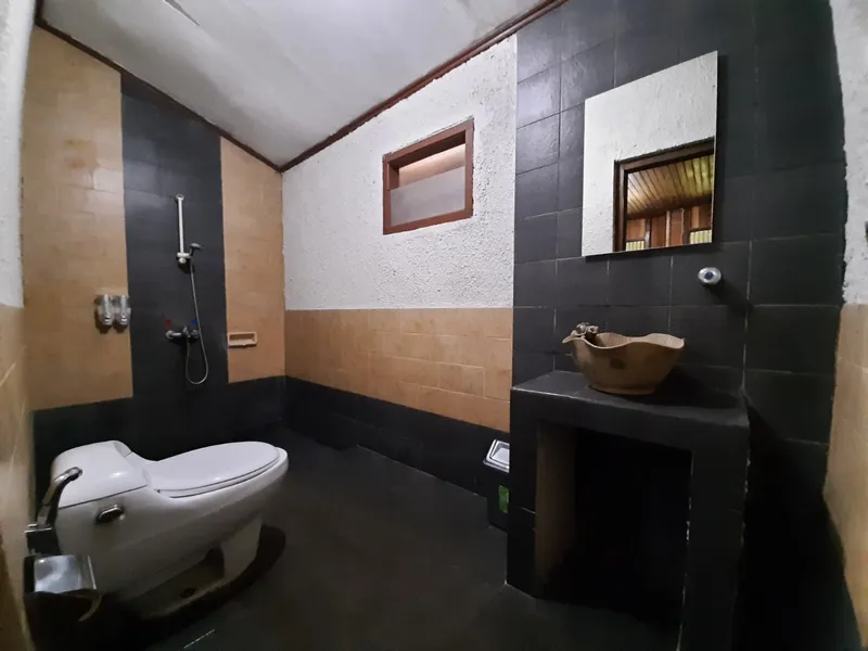 Kamar mandi bungalow Tjapung Resort Pancawati Bogor
