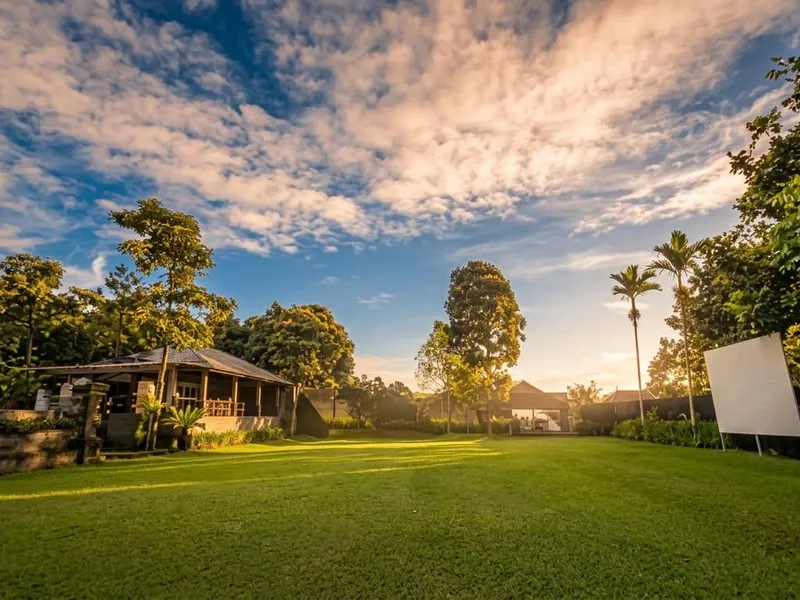 Lapangan luas untuk gathering dan outbound di Tjapung Resort